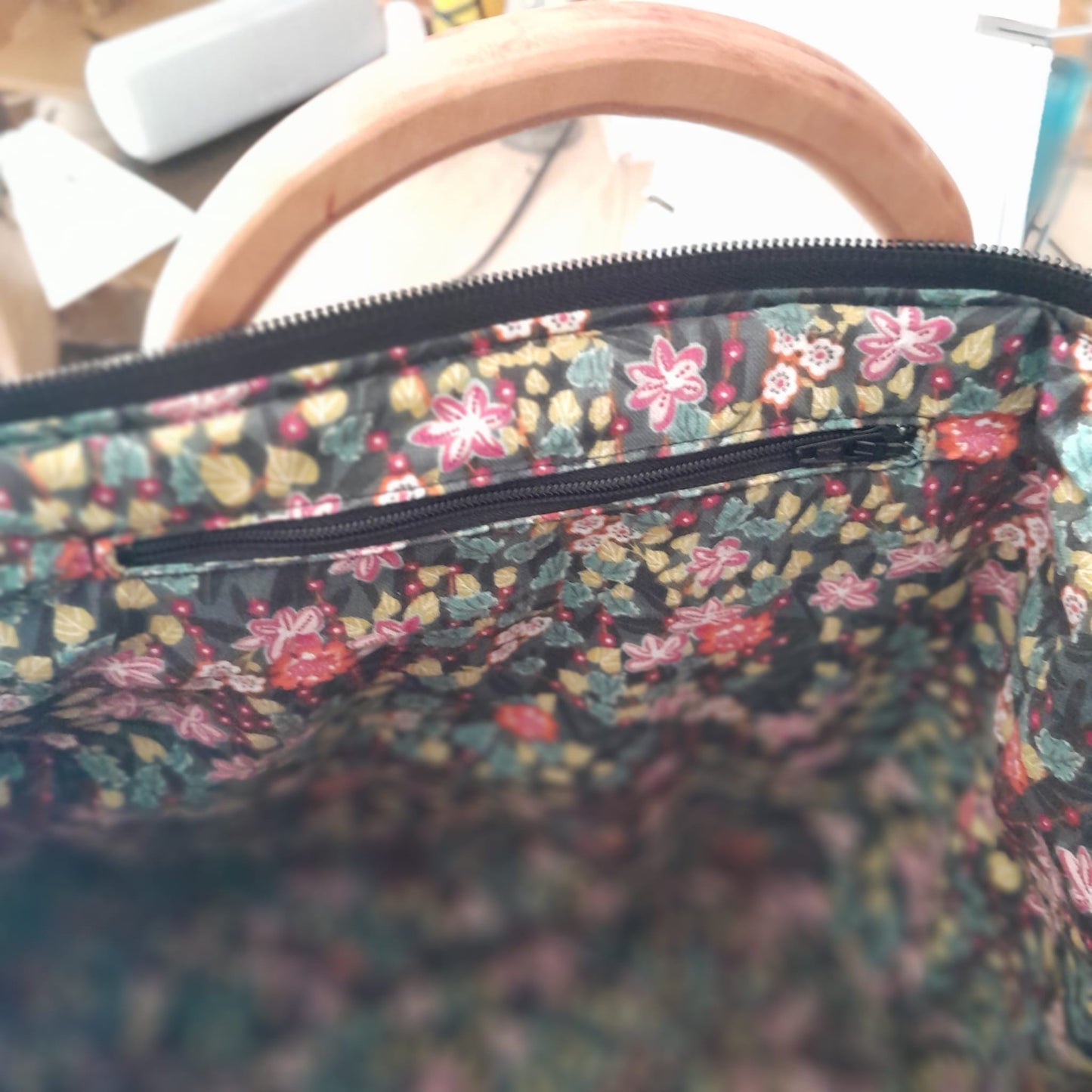 Sac cabas alter-cuir de raisin noir et caramel poignées en bois 128