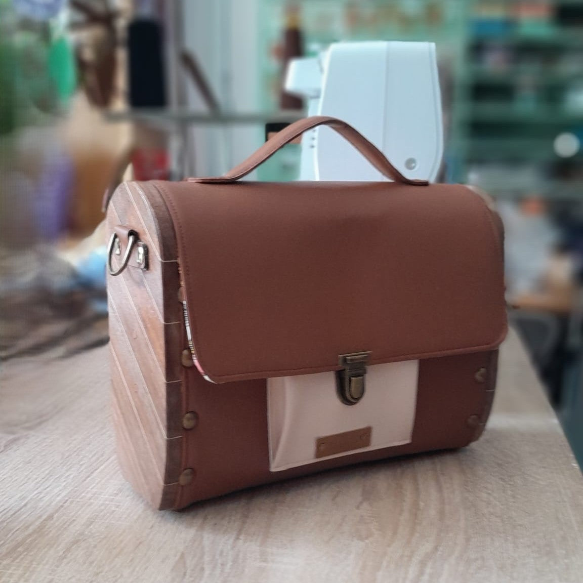 Petit sac cartable bois et alter-cuir de raisin caramel 100