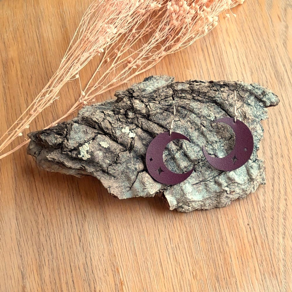 boucles d'oreilles véganes lunes en alter-cuir de raisin bordeaux
