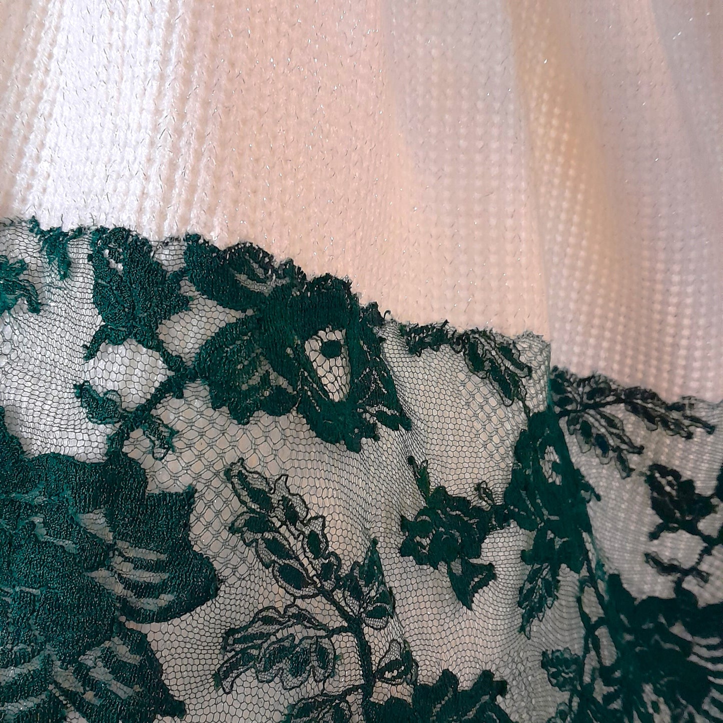 écharpe écrue viscose lurex détail dentelle vert foncé