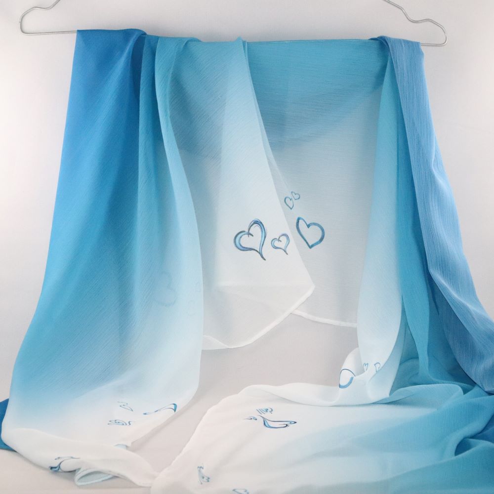 Foulard dégradé bleu avec cœurs