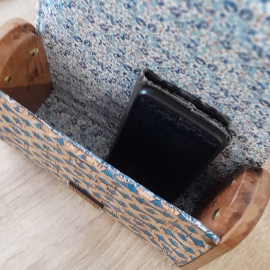 Vue intérieure du mini sac bois et liège – finition artisanale