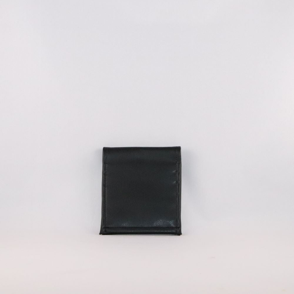 porte-cartes alter cuir de raisin végan noir fermé vue dessous