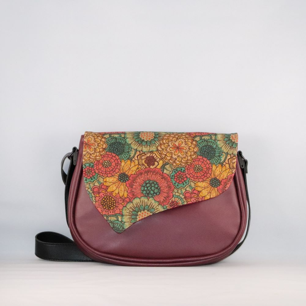rabat liège imprimé fleurs chrysanthèmes sur base sac bordeaux en cuir végan