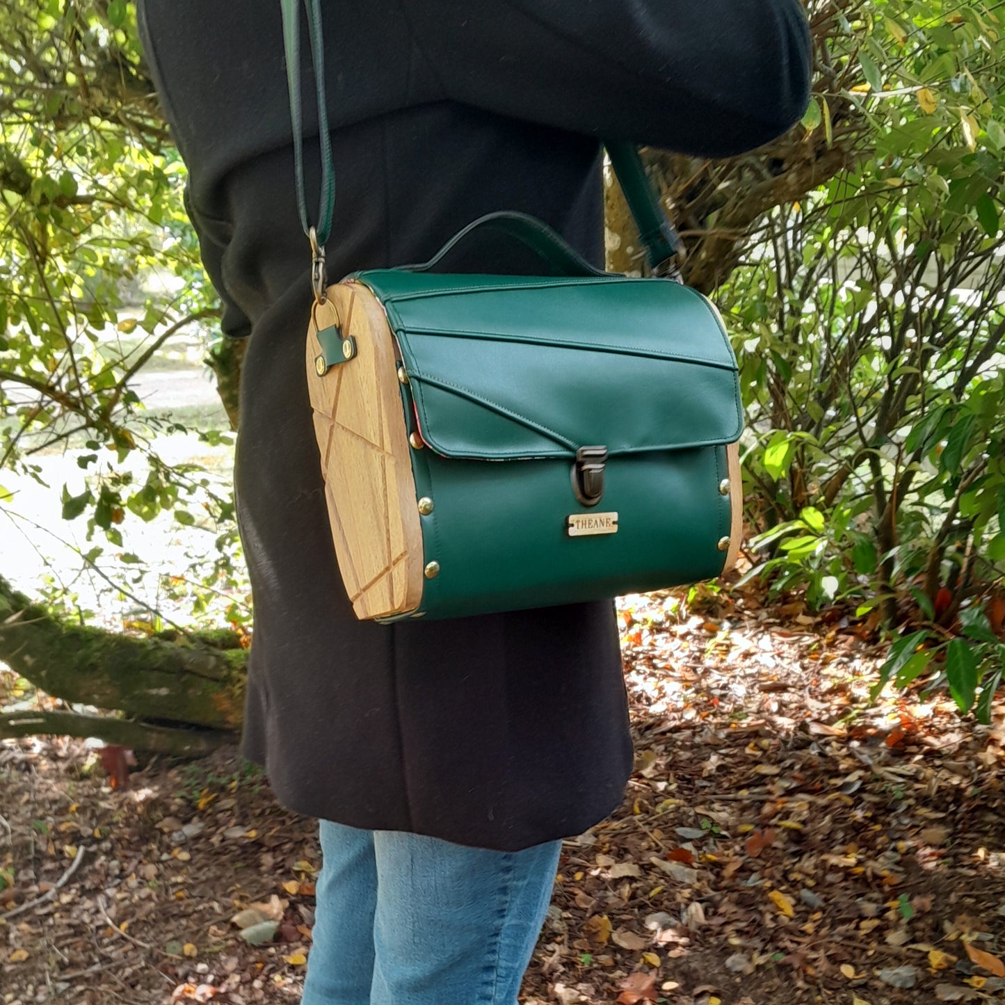 Petit sac cartable bois et alter-cuir de raisin noir 103