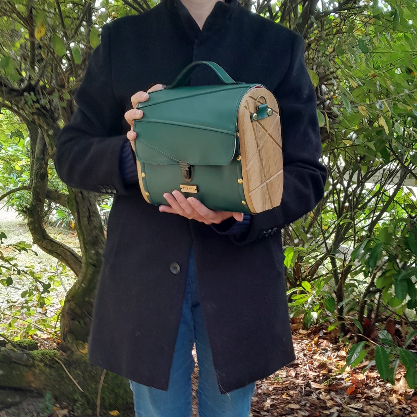 Petit sac cartable bois et alter-cuir de raisin noir 103