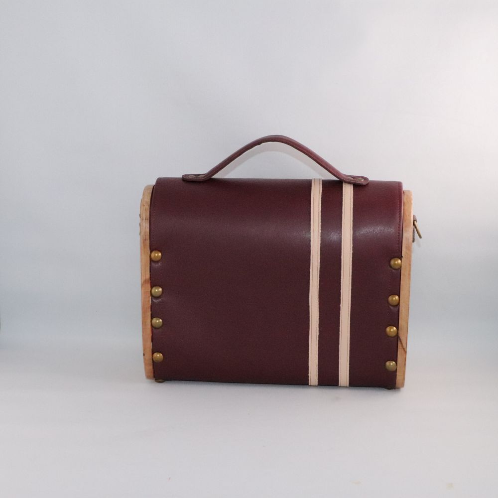 Petit sac cartable bois et alter-cuir de raisin bordeaux 72