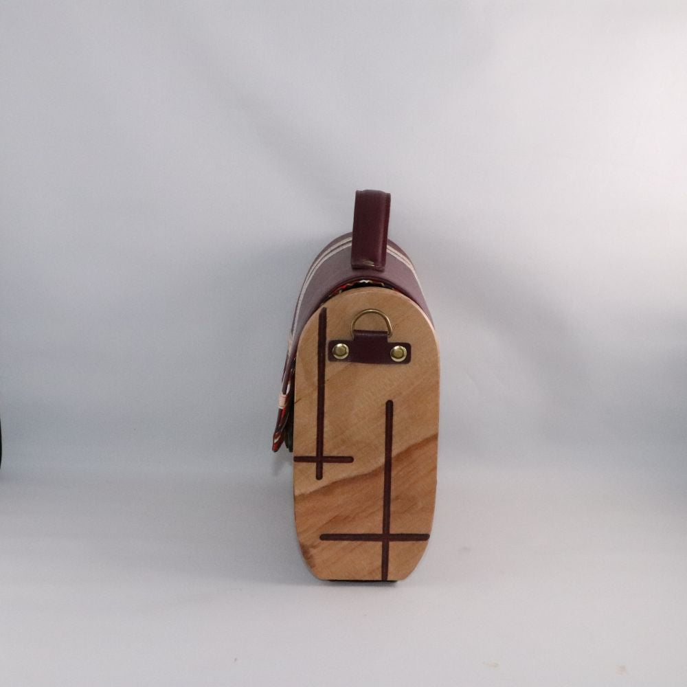 Petit sac cartable bois et alter-cuir de raisin bordeaux 72