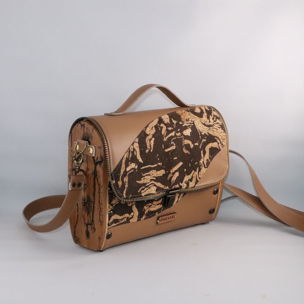 Petit sac cartable bois et alter-cuir de raisin camel 71