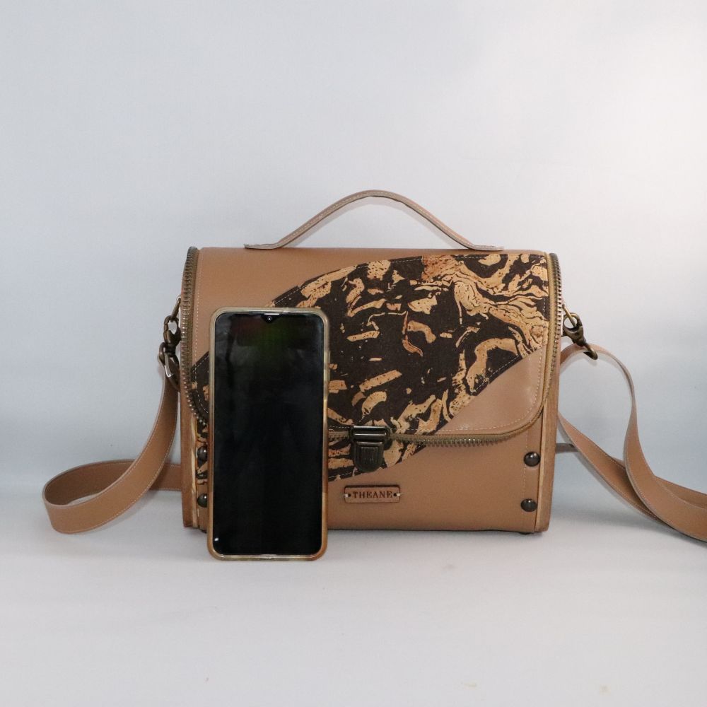Petit sac cartable bois et alter-cuir de raisin camel 71