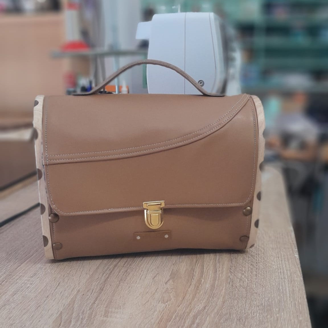 Petit sac cartable bois et alter-cuir de raisin caramel 148