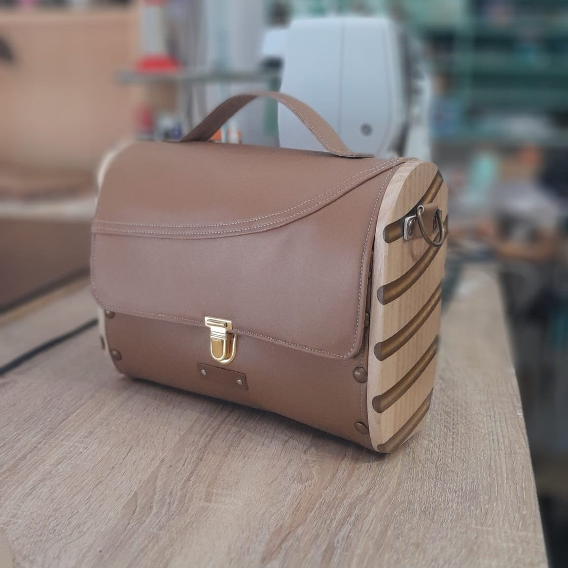 Petit sac cartable bois et alter-cuir de raisin caramel 148