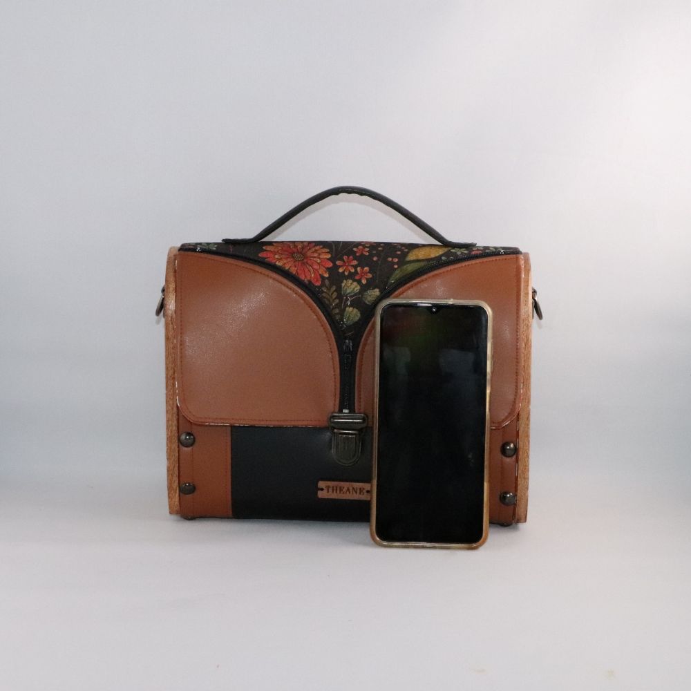 Petit sac cartable bois et alter-cuir de raisin caramel et liège 75