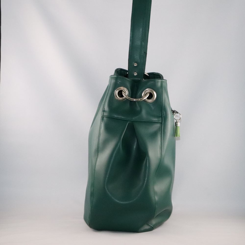 sac fourre-tout alter-cuir de raisin vert foncé de profil ouvert