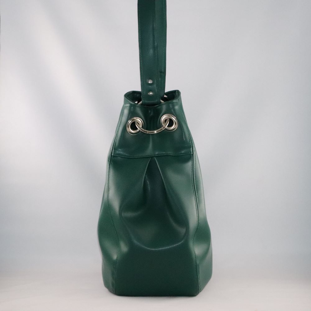 sac fourre-tout alter-cuir de raisin vert foncé de profil fermé
