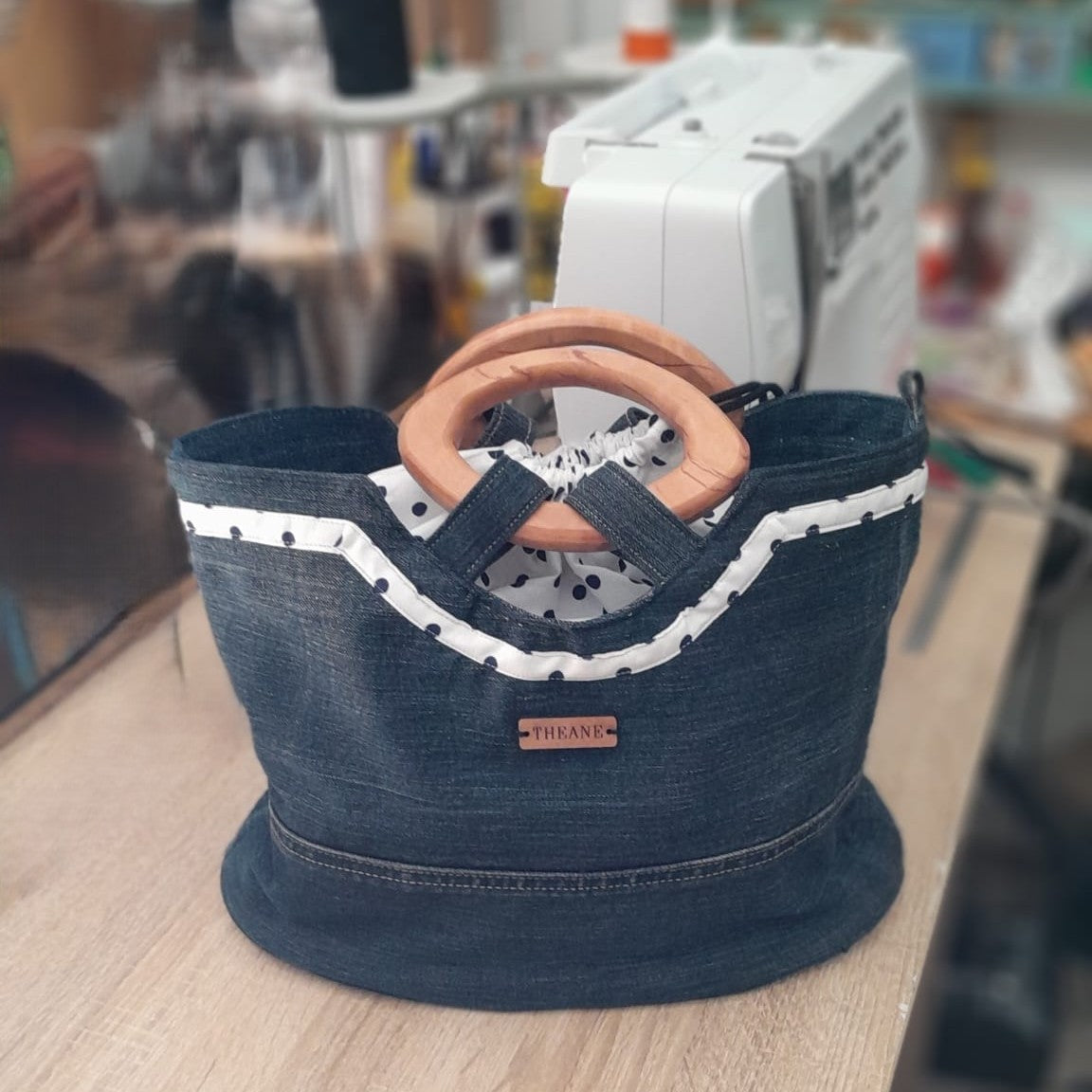 Sac-panier en jean et poignées en bois 133