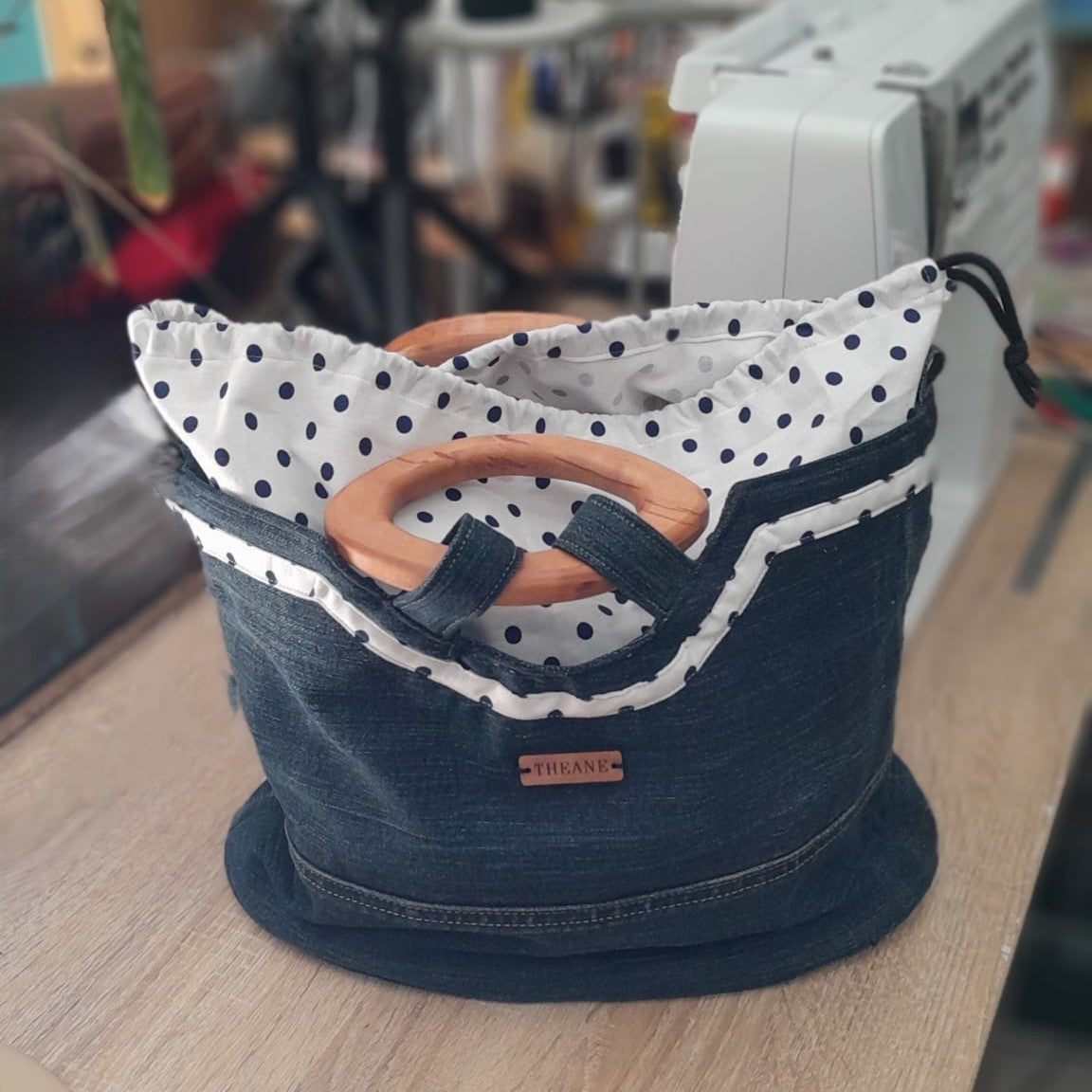 Sac-panier en jean et poignées en bois 133
