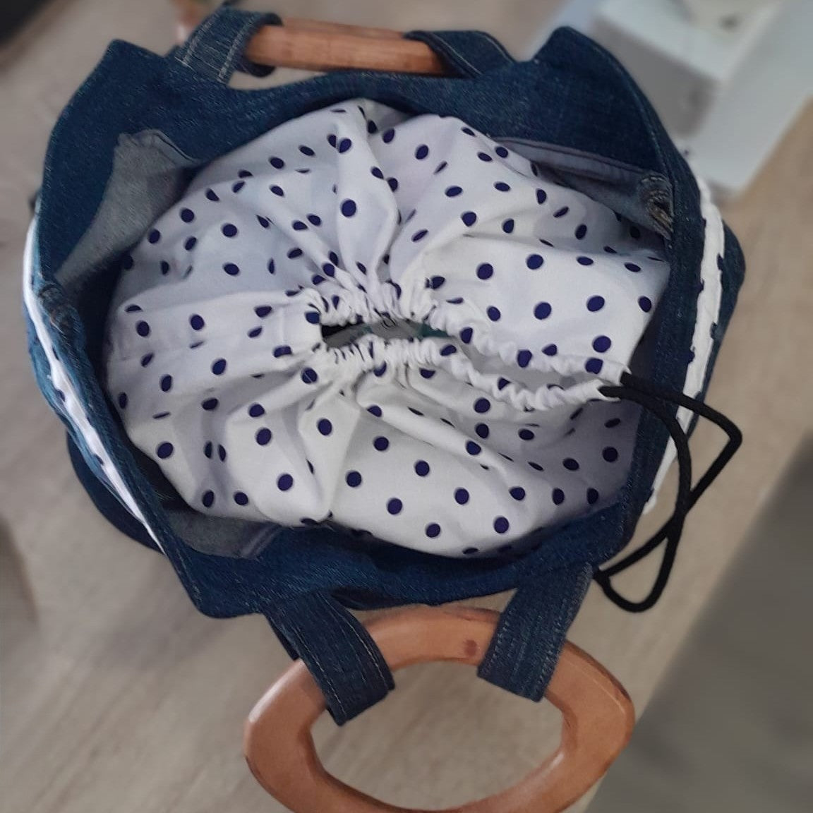 Sac-panier en jean et poignées en bois 133