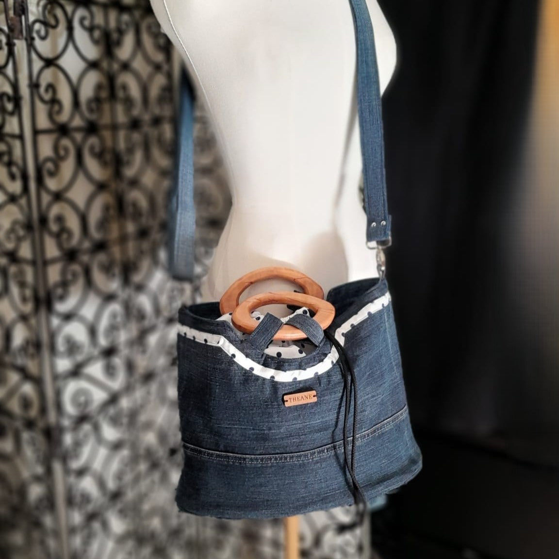 Sac-panier en jean et poignées en bois 133