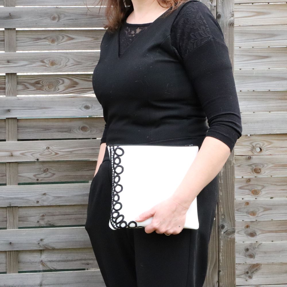 Pochette alter-cuir de raisin