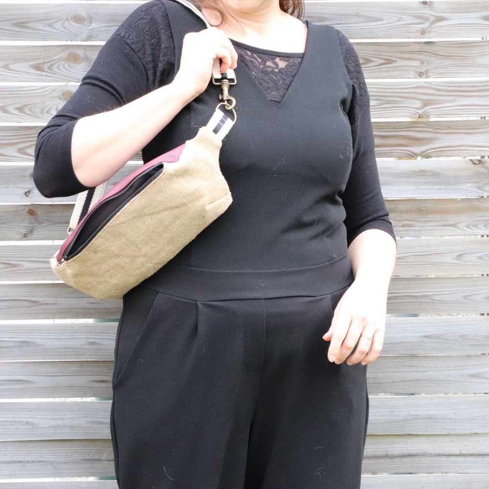 Banane alter-cuir de raisin noir et toile de jute