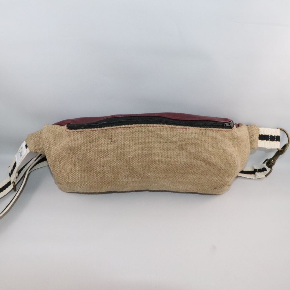 sacoche banane jute et cuir de raisin bordeaux de face fermée