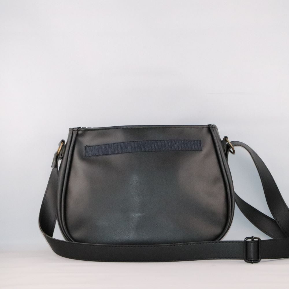 base de sac noir en cuir de raisin pour rabats interchangeables vue arrière