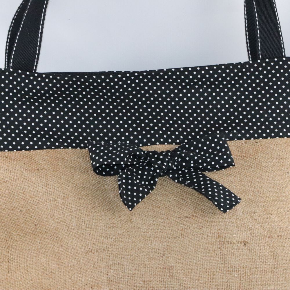 cabas toile de jute upcyclée avec noeud noir à pois détail