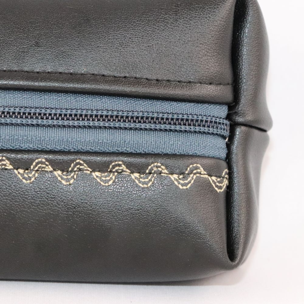 petite trousse alter cuir de raisin détail broderie