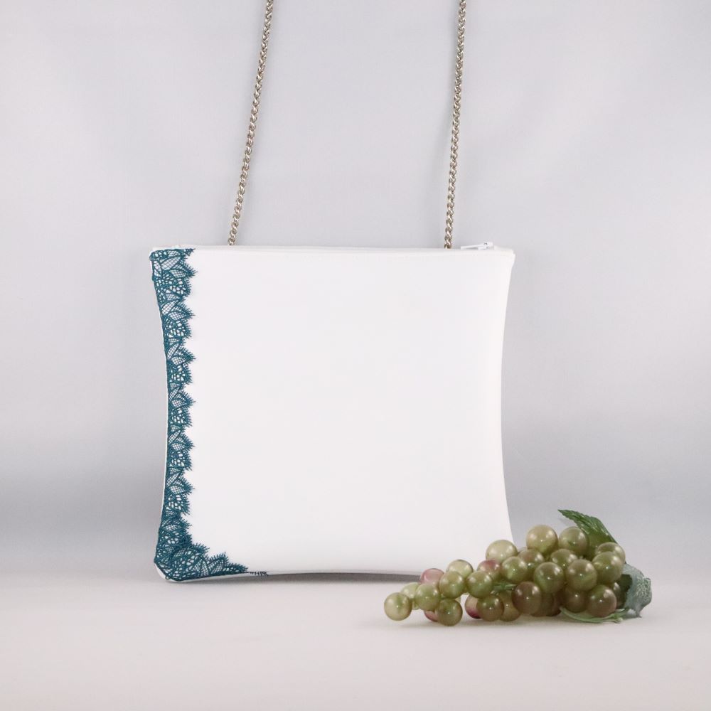 pochette blanche cuir de raisin avec grappe