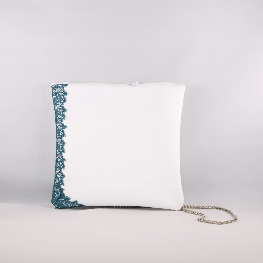 pochette blanche alter cuir de raisin dentelle bleue