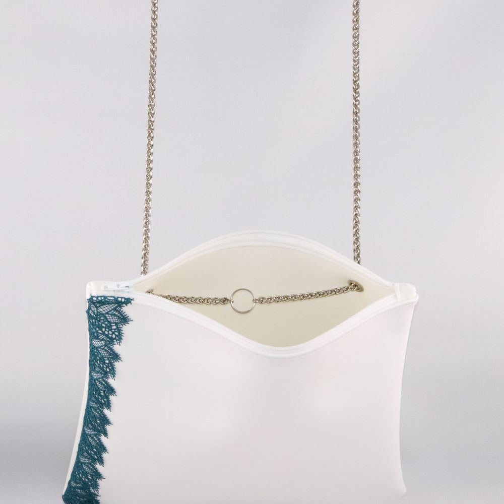 pochette cuir de raisin avec chainette intérieur