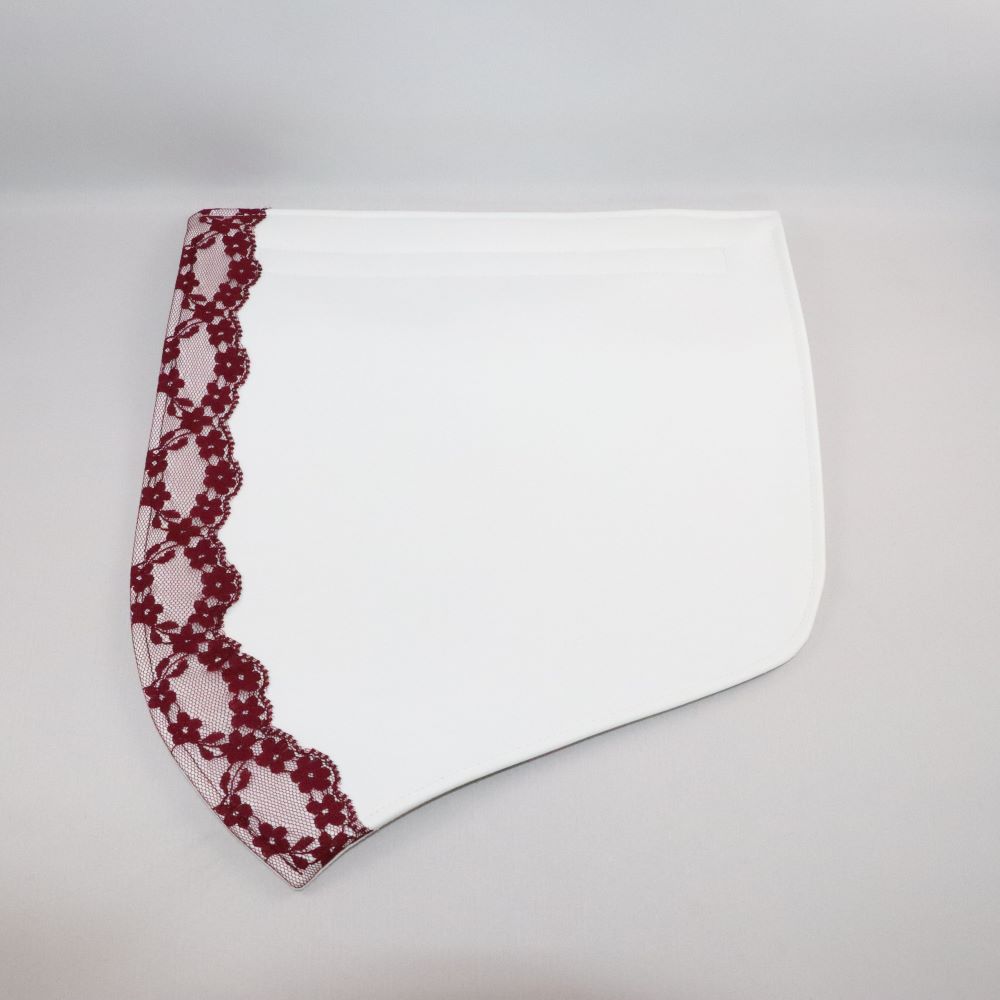 rabat alter cuir de raisin blanc avec dentelle bordeaux vu ouvert