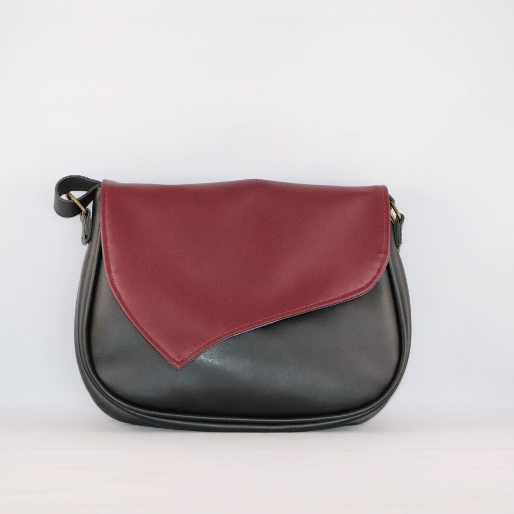 sac alter cuir de raisin végan base noire rabat amovible bordeaux