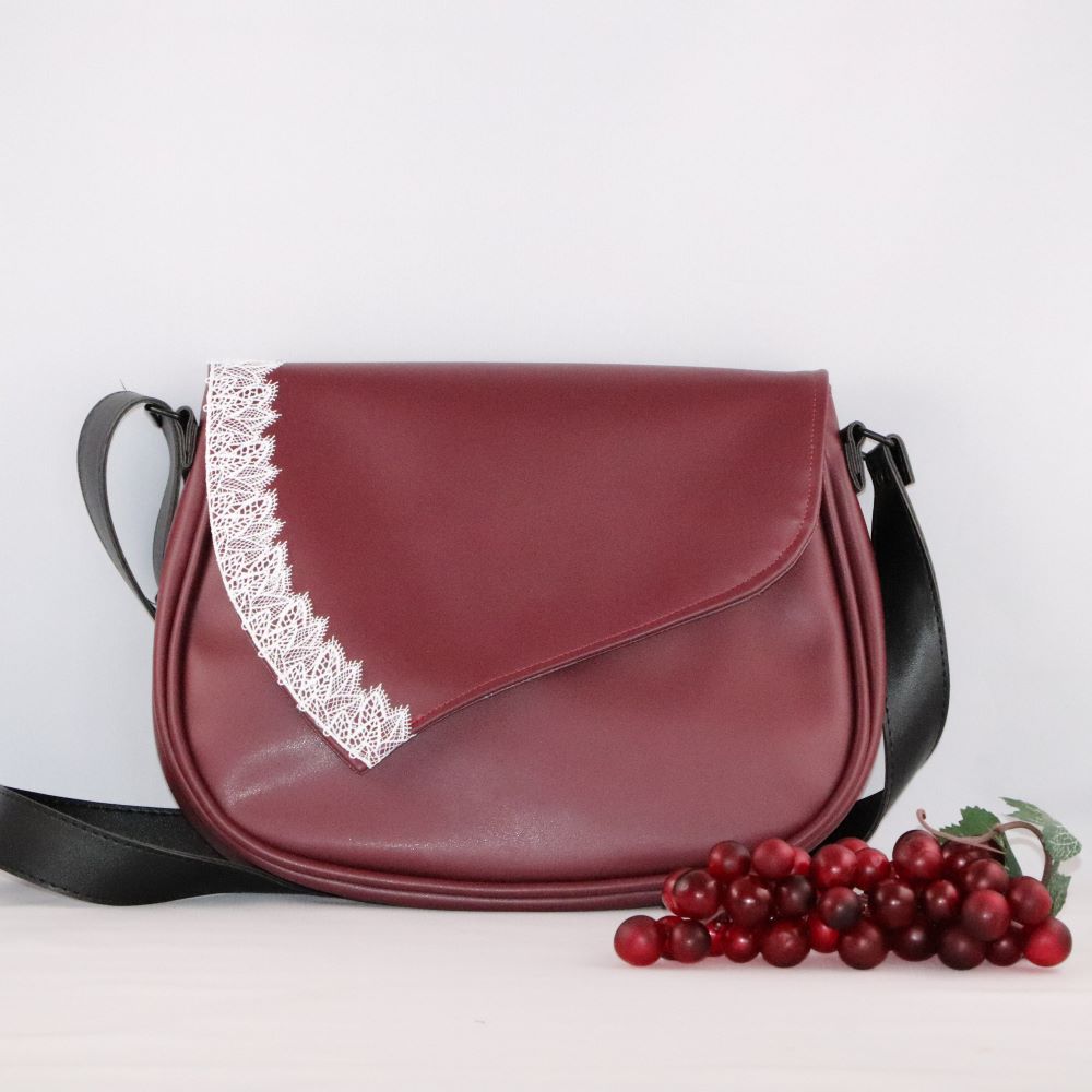 sac à rabat amovible alter cuir de raisin bordeaux avec grappe