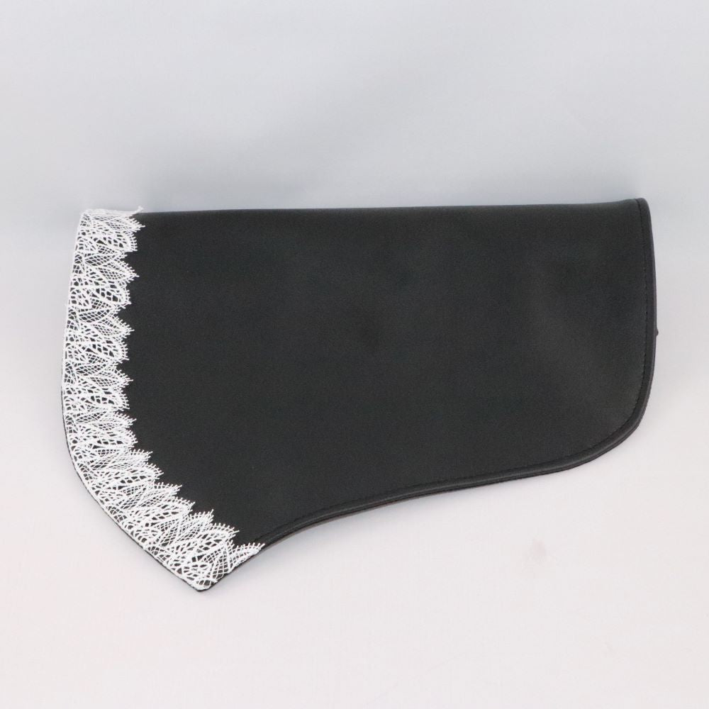 rabat cuir de raisin noir dentelle blanche plié