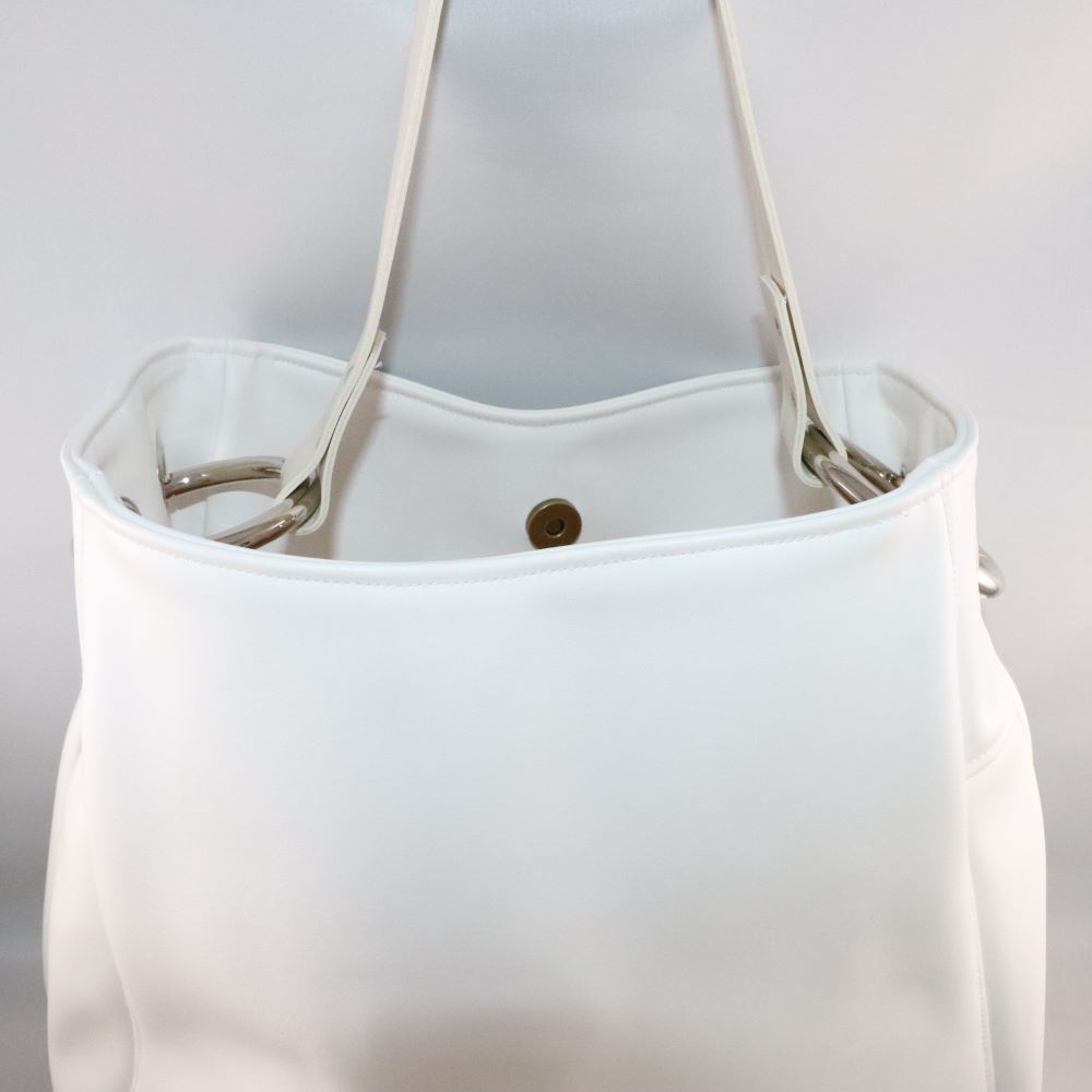 sac poire fourre-tout en alter cuir de raisin blanc dessus ouvert