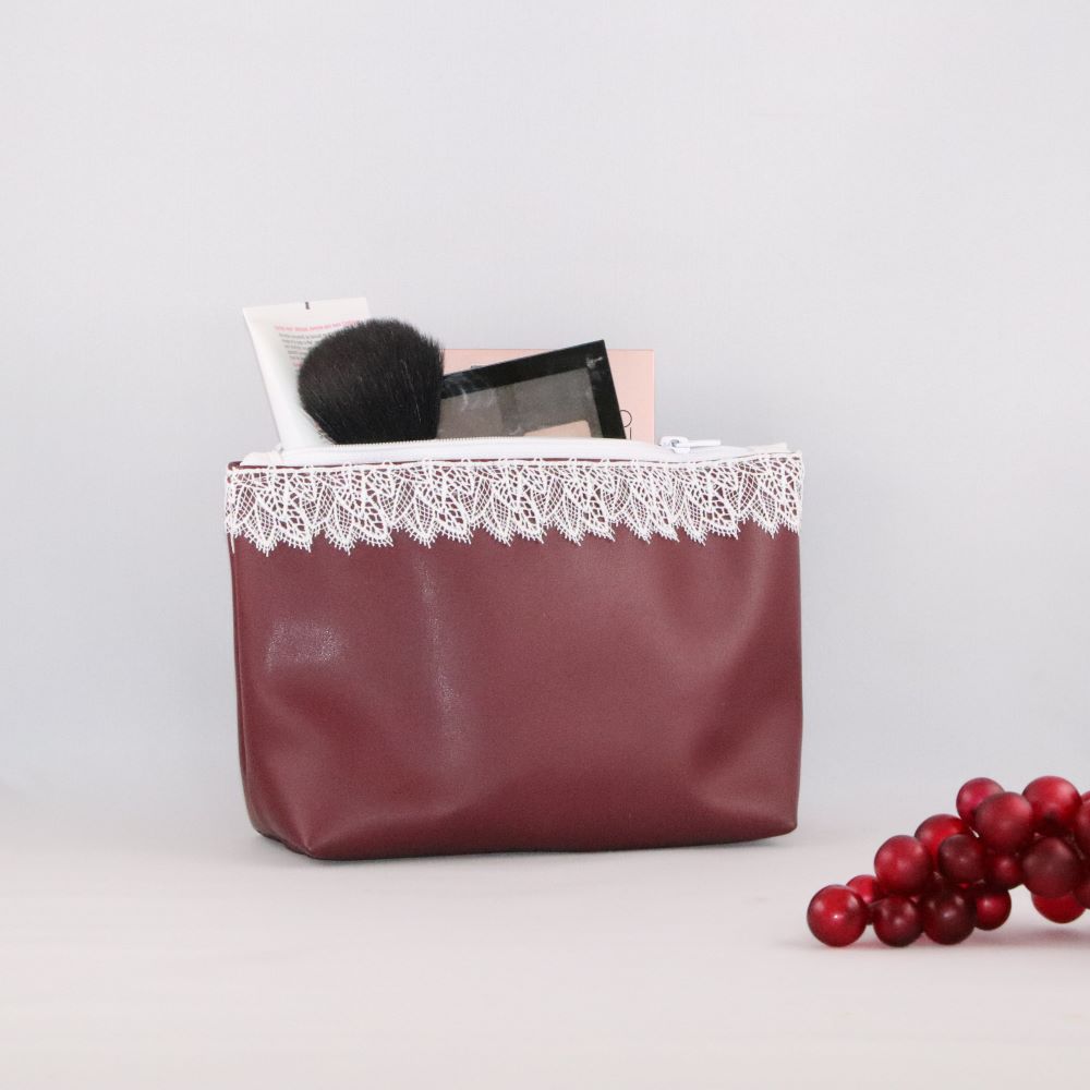 trousse triangle alter cuir de raisin bordeaux maquillage et grappe