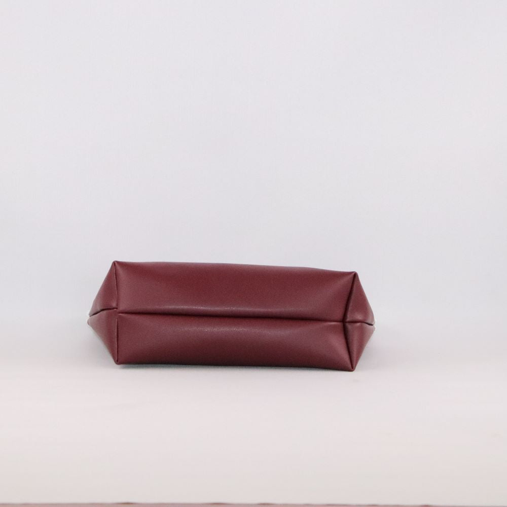 trousse triangle alter cuir de raisin bordeaux de dessous