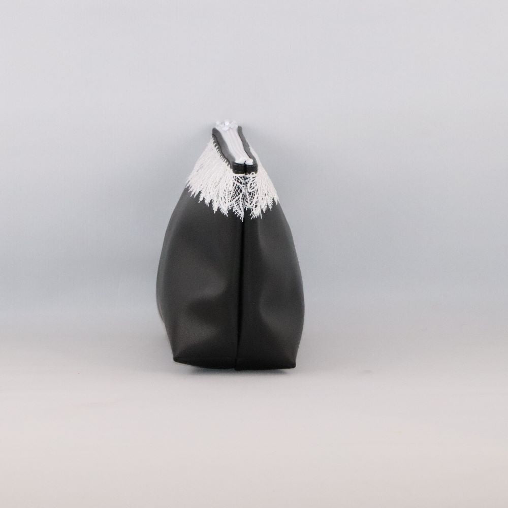 trousse triangle noire alter-cuir de raisin de côté fermée