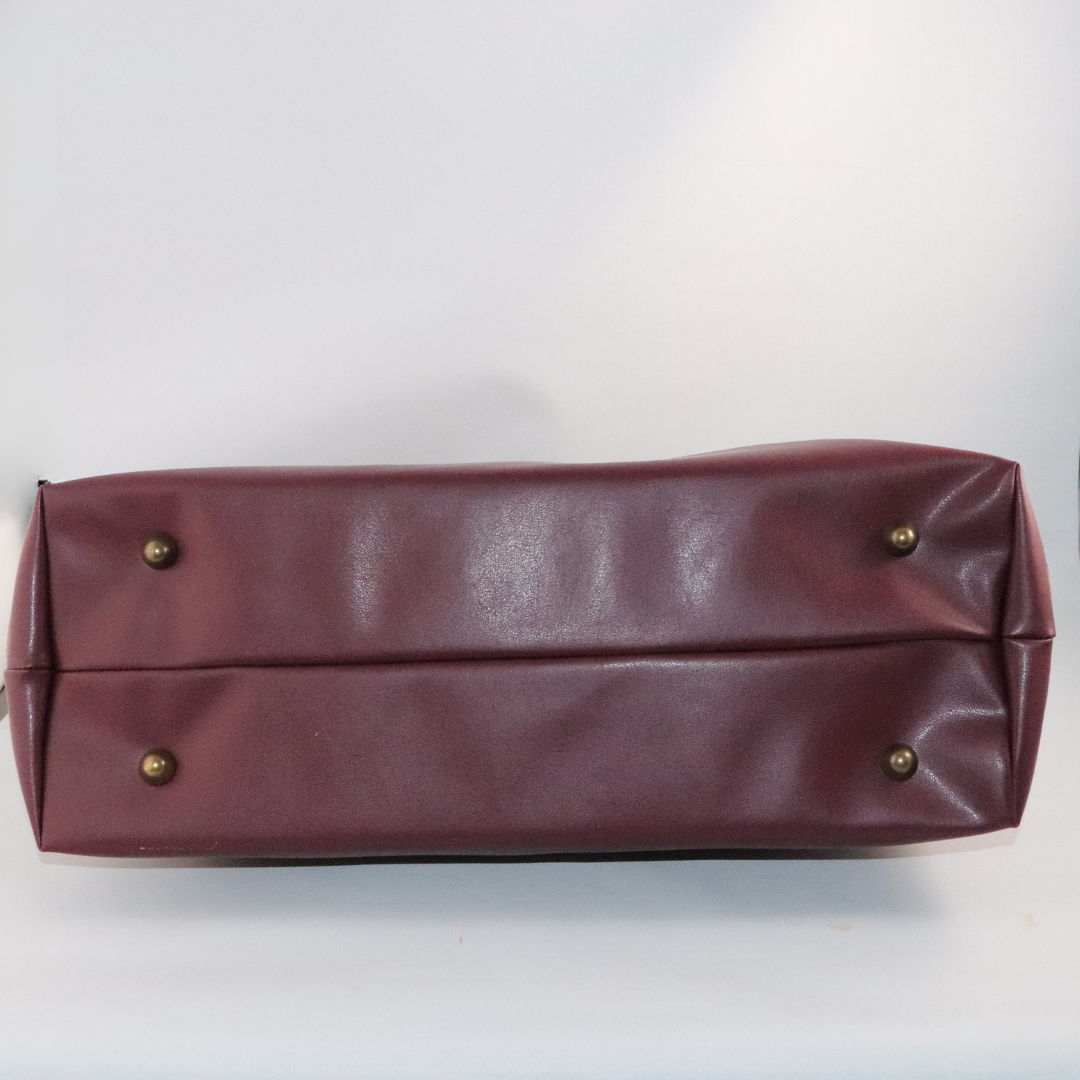 Cabas alter-cuir de raisin bordeaux poignées en bois 67