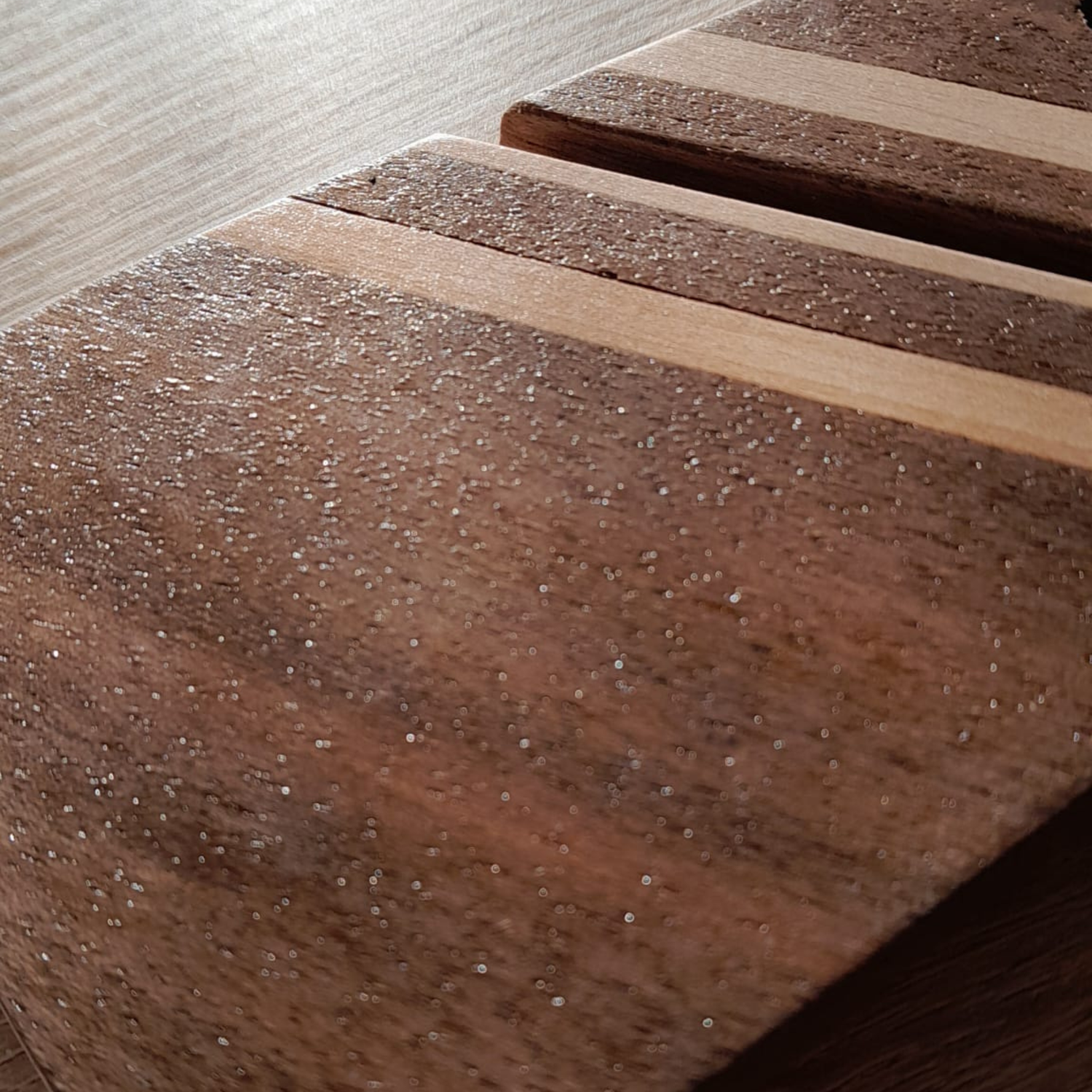 Détail bois artisanal sac Théane