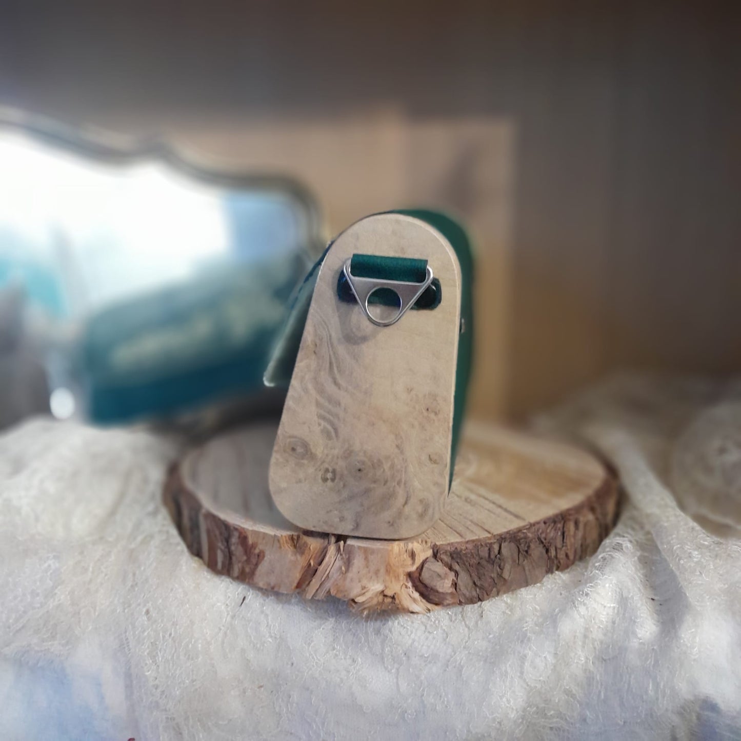 Mini sac vert émeraude broderie florale ivoire côtés bois loupe frêne