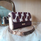 Mini sac artisanal tressé marc de raisin bordeaux avec côtés bois érable et chêne  quarts droite