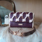 Mini sac artisanal tressé marc de raisin bordeaux avec côtés bois érable et chêne de face