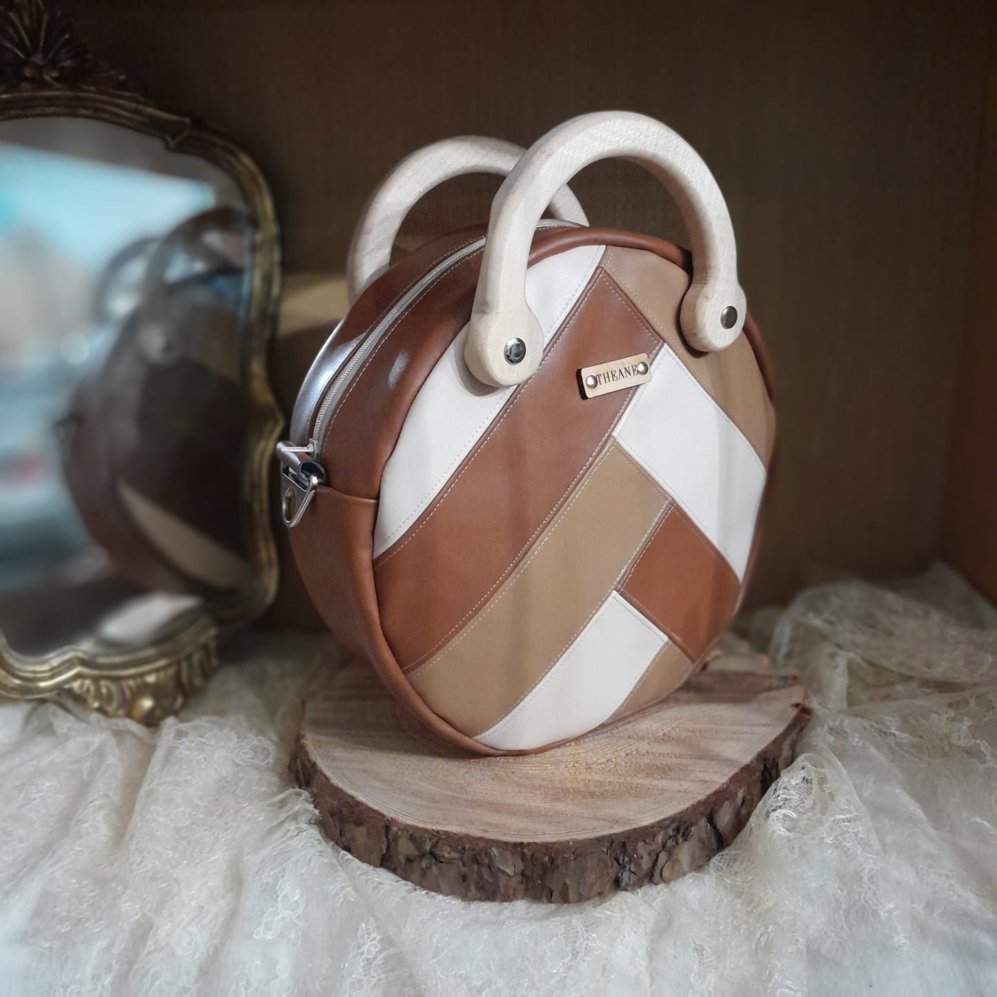 Petit sac rond raisin marron 3 tons poignées bois érable