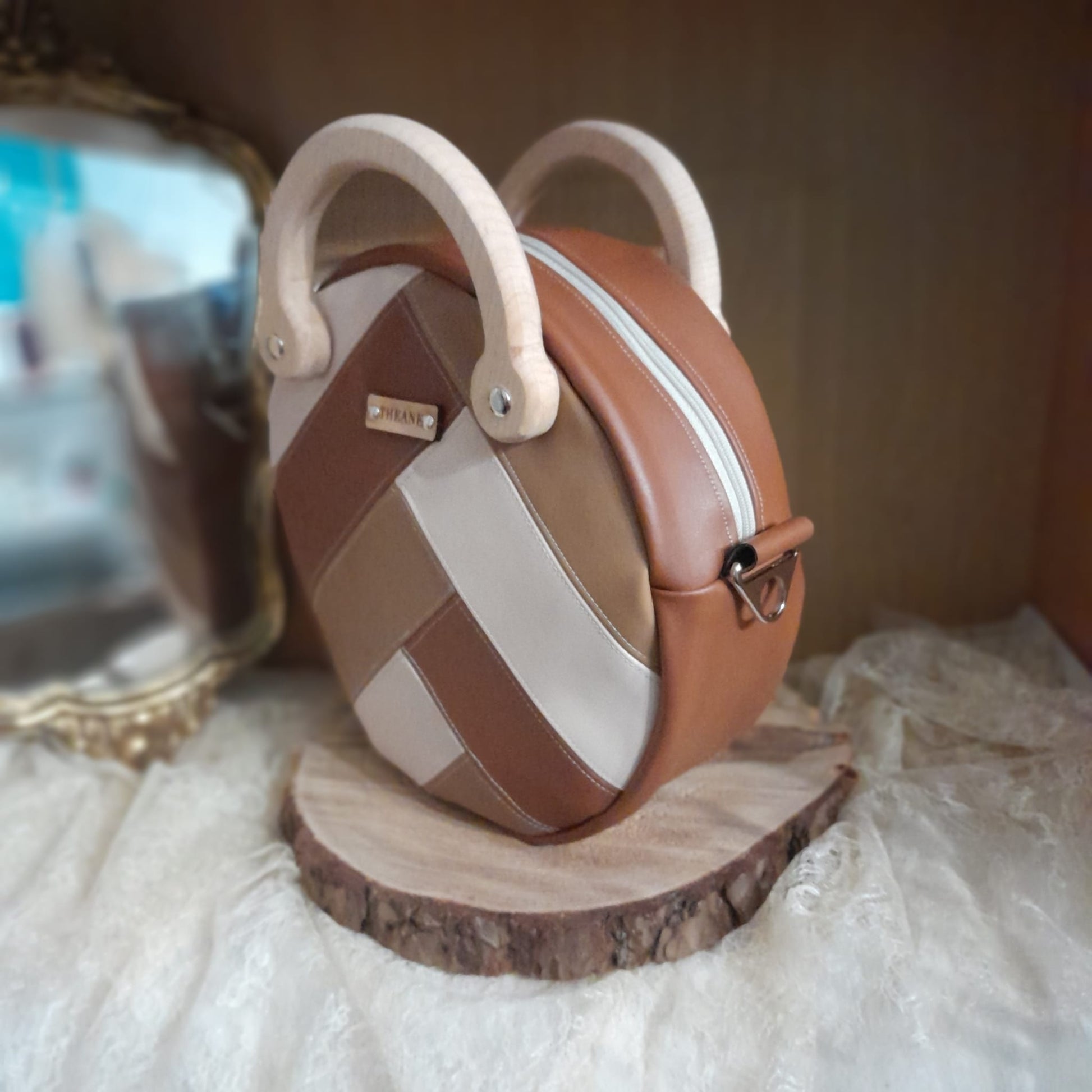 Petit sac rond raisin marron 3 tons poignées bois érable