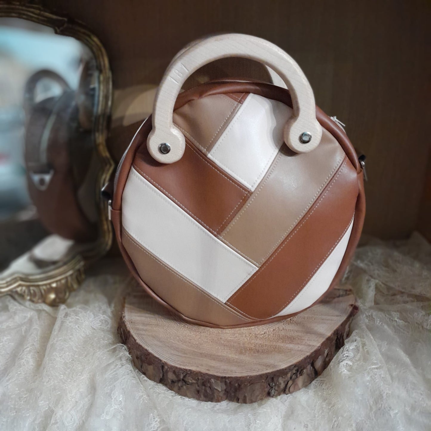 Petit sac rond raisin marron 3 tons poignées bois érable