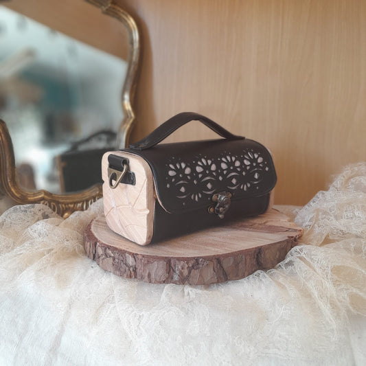 Sac Kube raisin dentelle noir côtés bois noyer