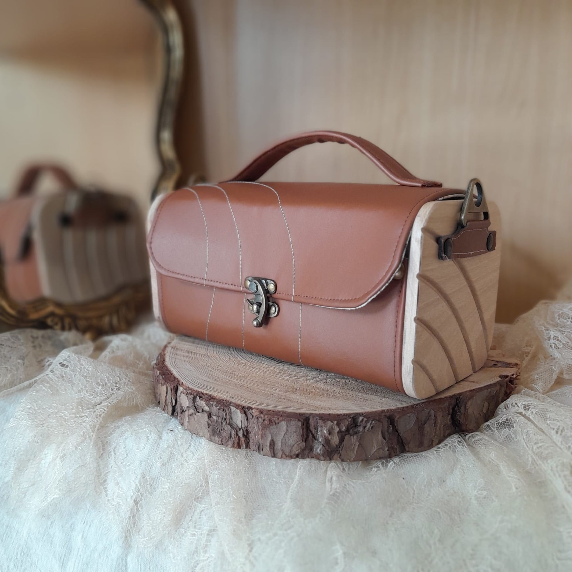 Sac à main Kube raisin caramel côtés bois 
